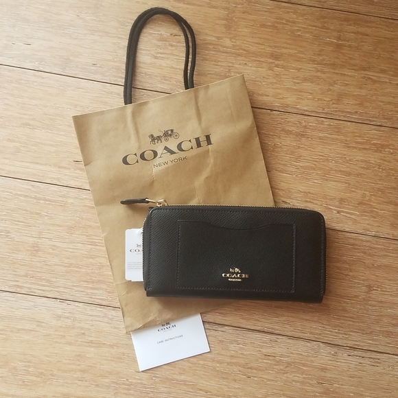 Coach Handbags - NWT Coach Accordian Black Wallet